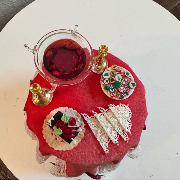 Vintage miniature Christmas table setting dollhouse furniture accessories - Picture 2 of 5